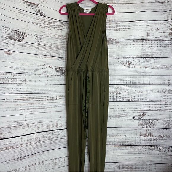 HeartLoom jumpsuit  Womens size Medium Rivky surplice Olive Green V Neck - Picture 3 of 11